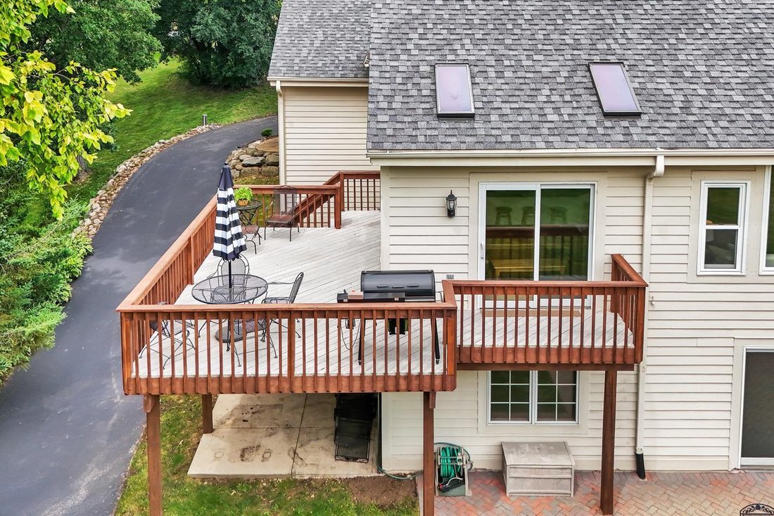 House in Waukesha, Wisconsin, United States 4 - 18599987