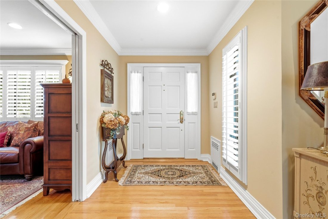 House in Massapequa, New York, United States 3 - 18596505