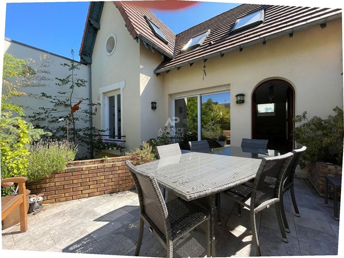 House in Forêt, Velizy-Villacoublay, France 1 - 18394970