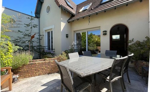 House in Forêt, Velizy-Villacoublay, France 1