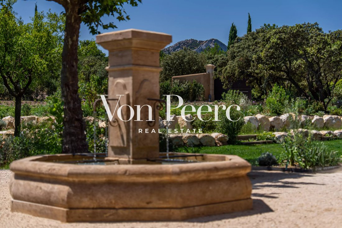 House in Eygalières, Provence-Alpes-Côte d'Azur, France 3 - 18598402