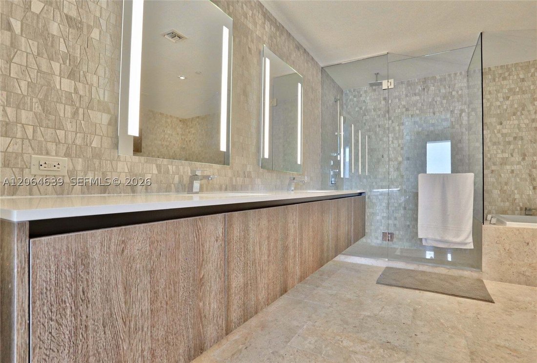 Condo in Miami, Florida, United States 4 - 18601009