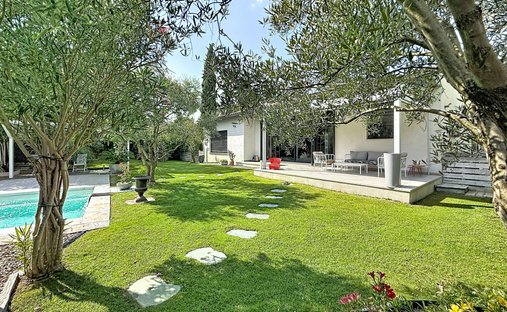 House in Hôtel de Ville, Morieres-les-Avignon, France 1