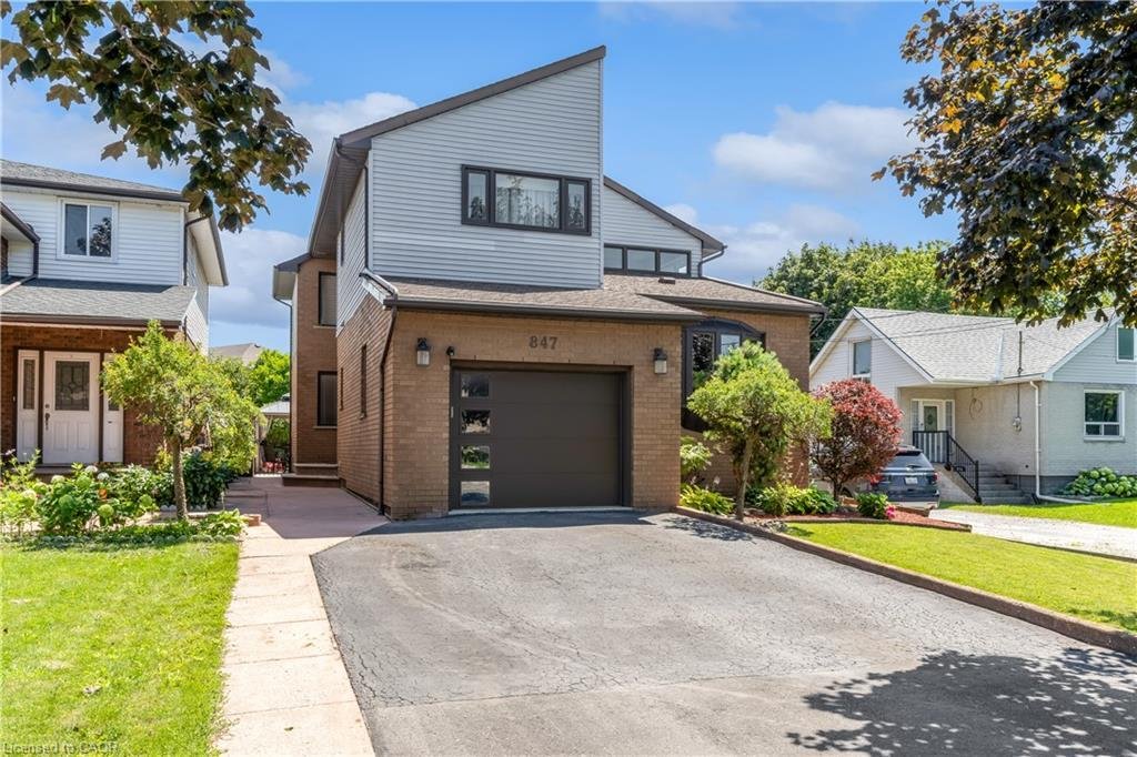 House in Hamilton, Ontario, Canada 3 - 18597245