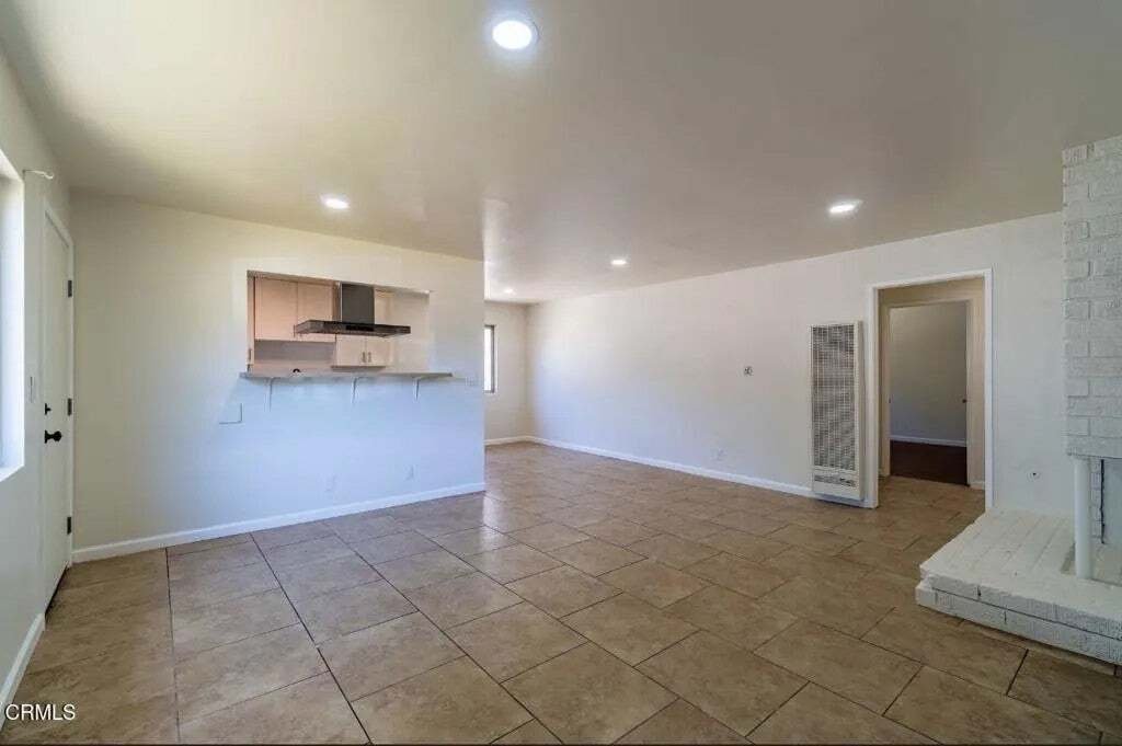 Oxnard, California, United States 3 - 17103417