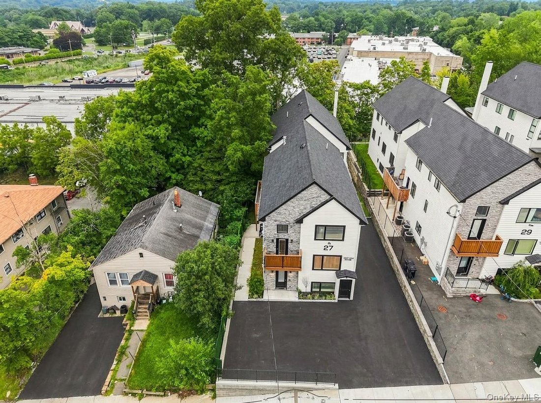 Condo in Spring Valley, New York, United States 3 - 18596570
