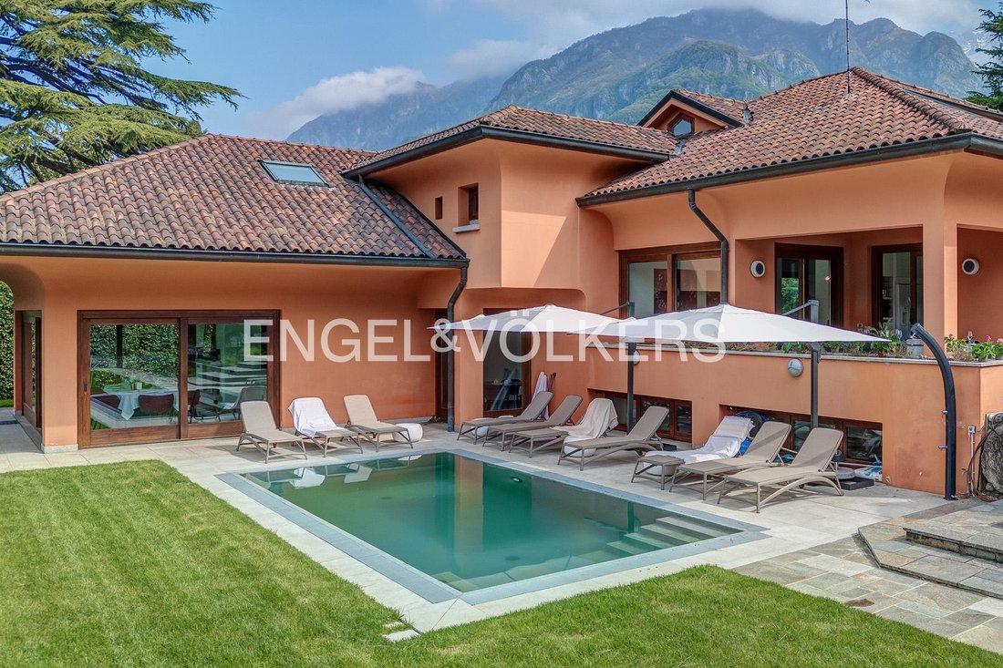 Villa in Mandello del Lario, Lombardy, Italy 2 - 18596171