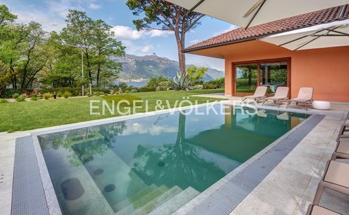 Villa in Mandello del Lario, Lombardy, Italy 1