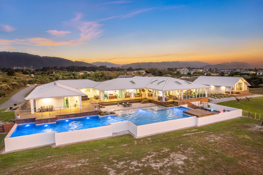House in Waikanae Beach, Wellington, New Zealand 1 - 18601150