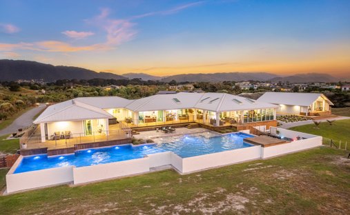 House in Waikanae Beach, Wellington, New Zealand 1