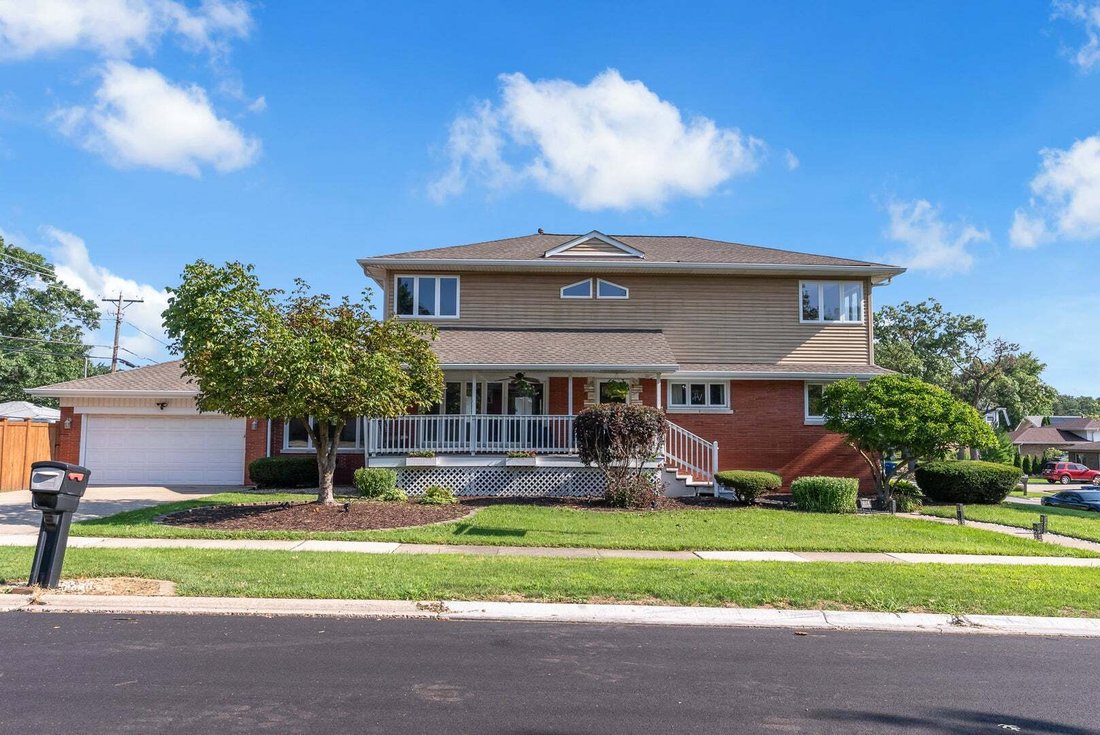 House in Hickory Hills, Illinois, United States 2 - 18605253