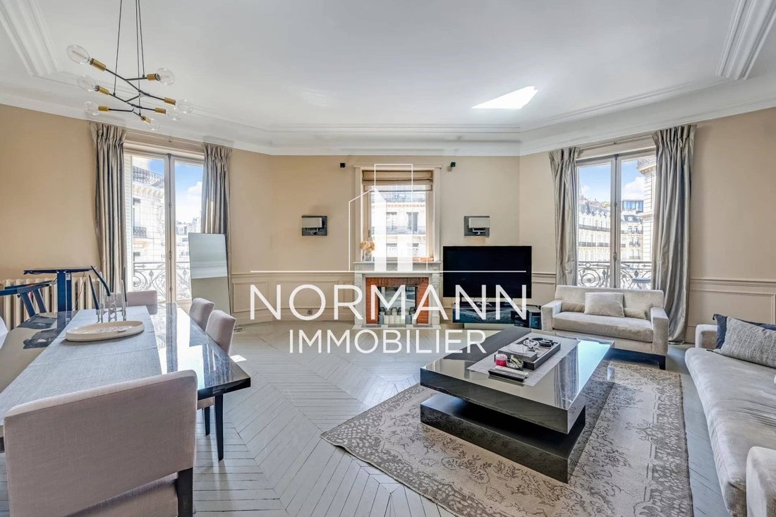 Apartment in Saint Philippe du Roule, Paris 8e Arrondissement, Paris 3 - 17782350