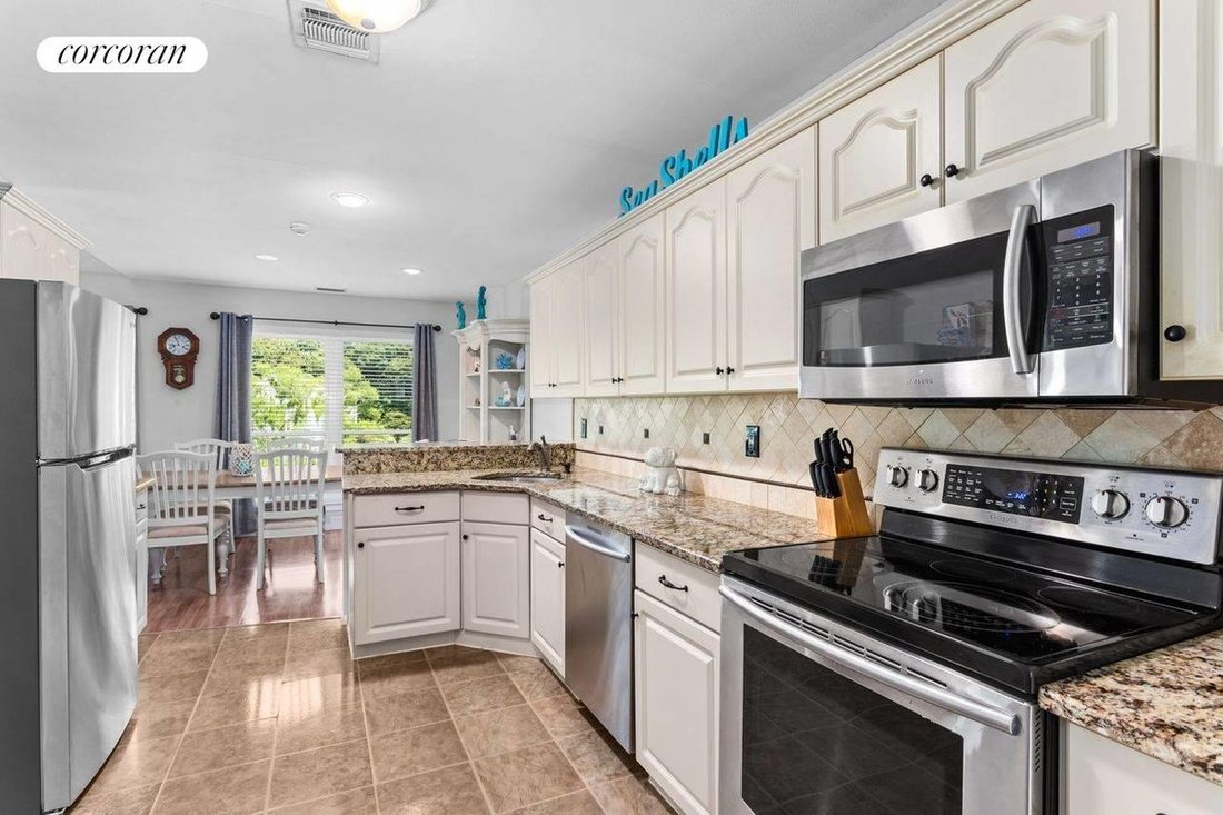 Manorville, New York, United States 3 - 18604798