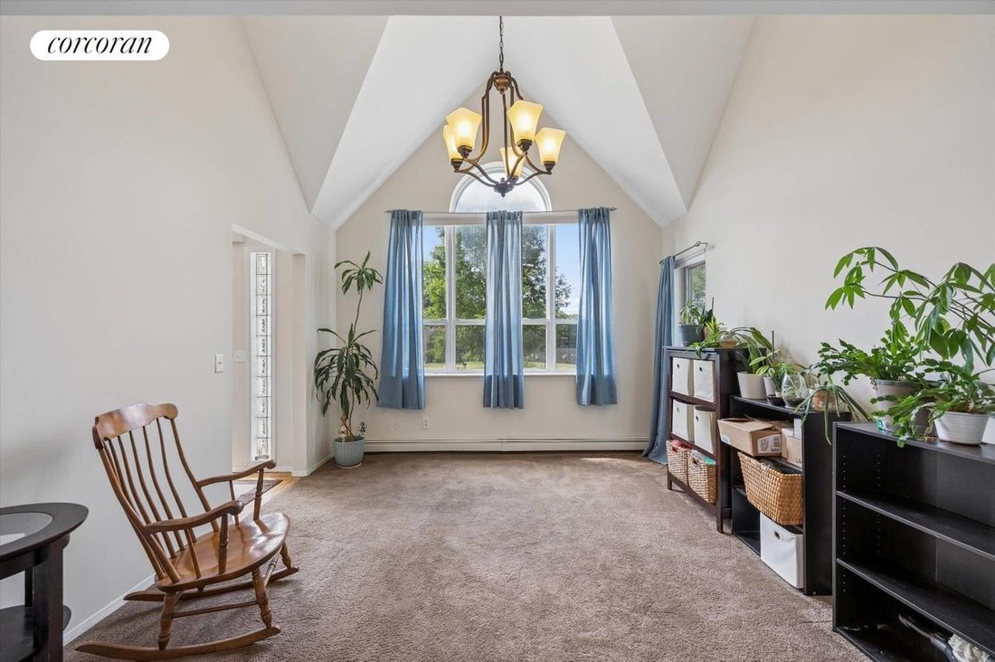 House in Center Moriches, New York, United States 3 - 18604837