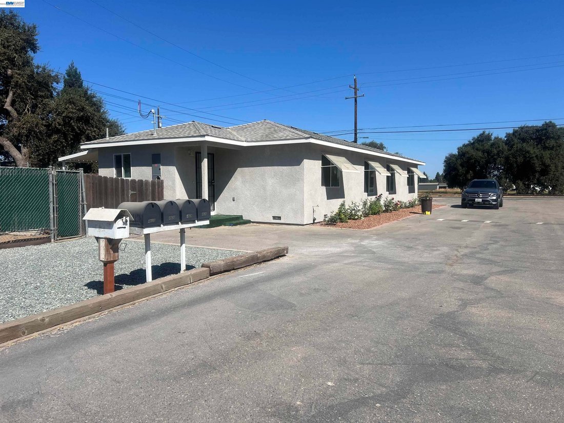 Oakdale, California, United States 3 - 18604516