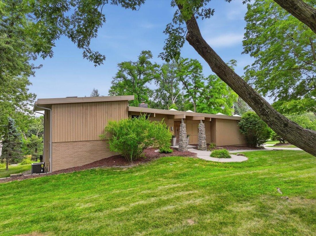 House in Council Bluffs, Iowa, United States 3 - 18604344