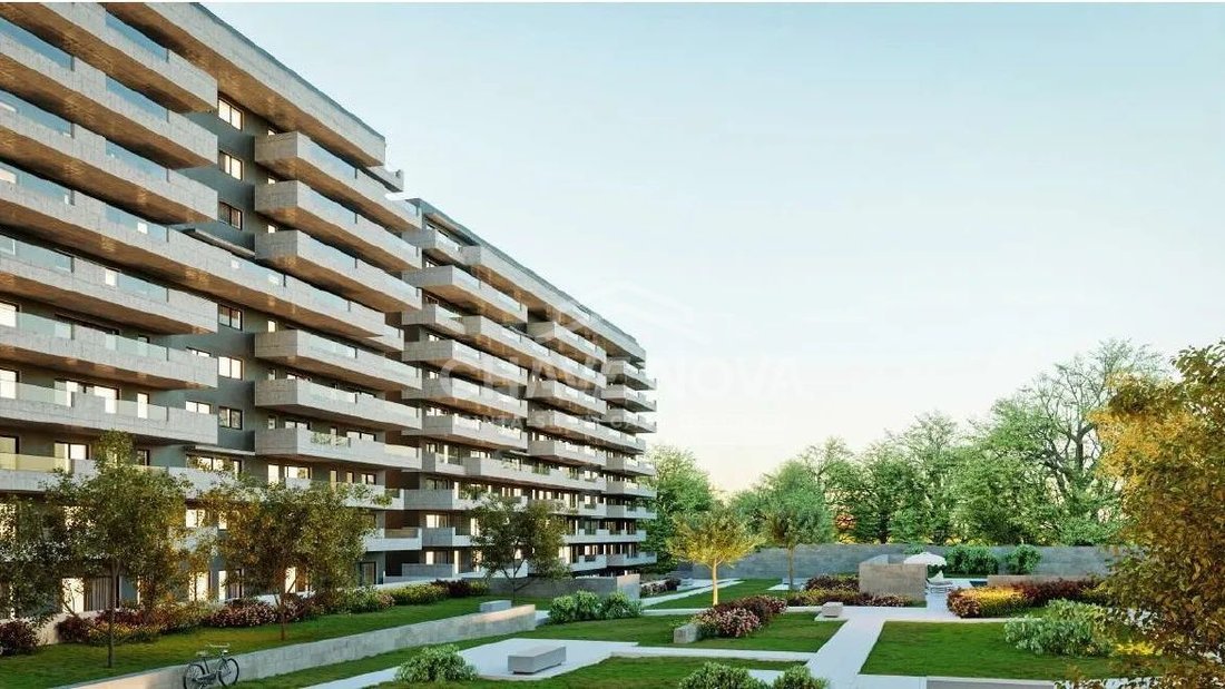 Apartment in Mafamude e Vilar do Paraiso, Porto District, Portugal 3 - 18605587