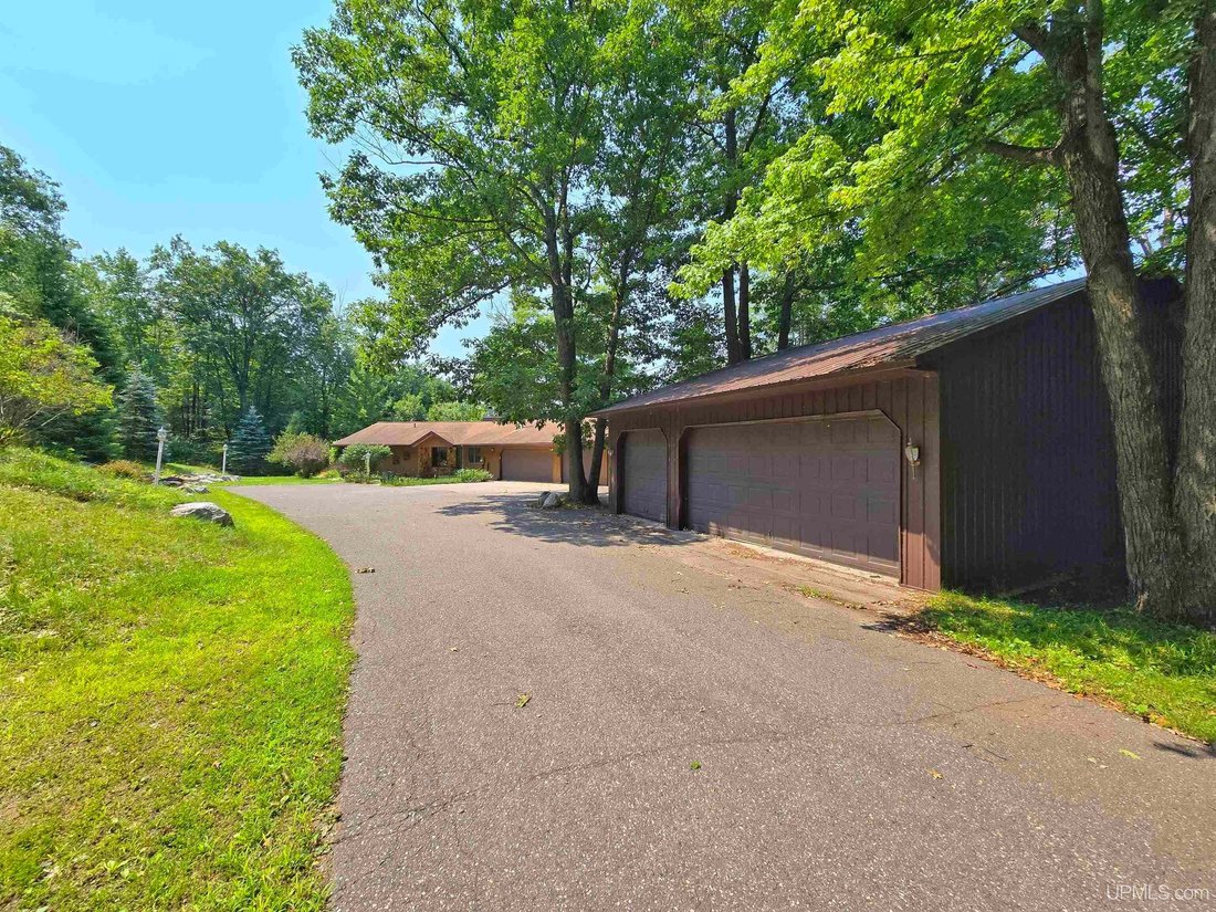 House in Iron Mountain, Michigan, United States 3 - 18604692
