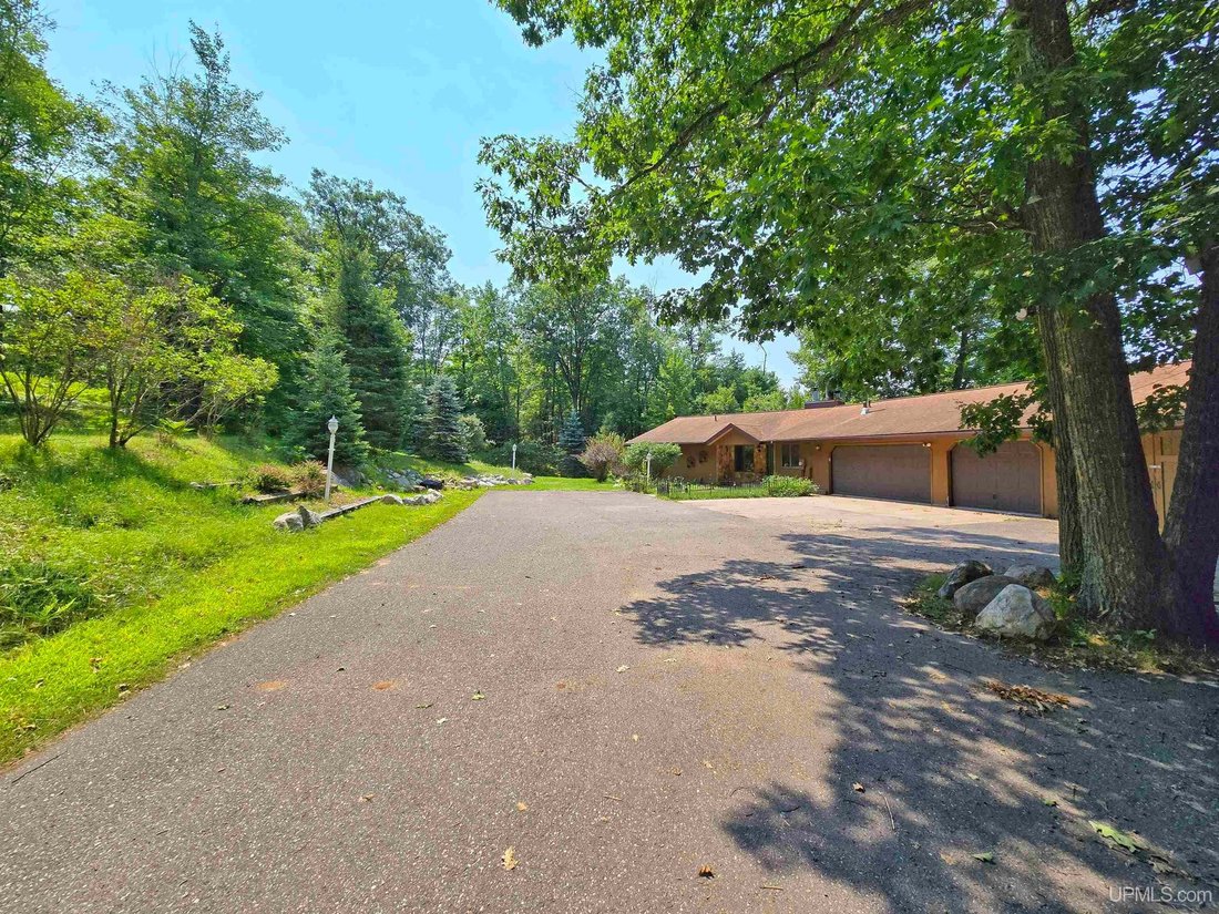 House in Iron Mountain, Michigan, United States 4 - 18604692