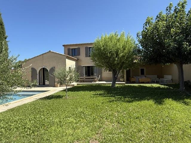 Casa en Maubec, Provenza-Alpes-Costa Azul, Francia 1 - 18592335