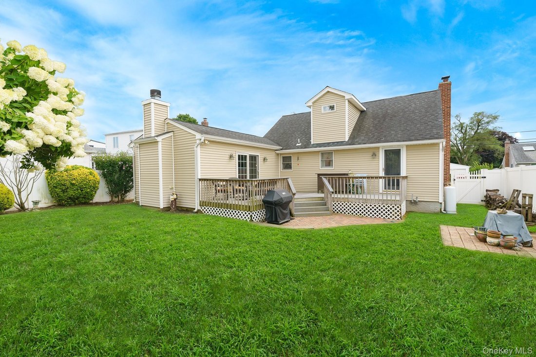 House in Massapequa, New York, United States 5 - 18605776