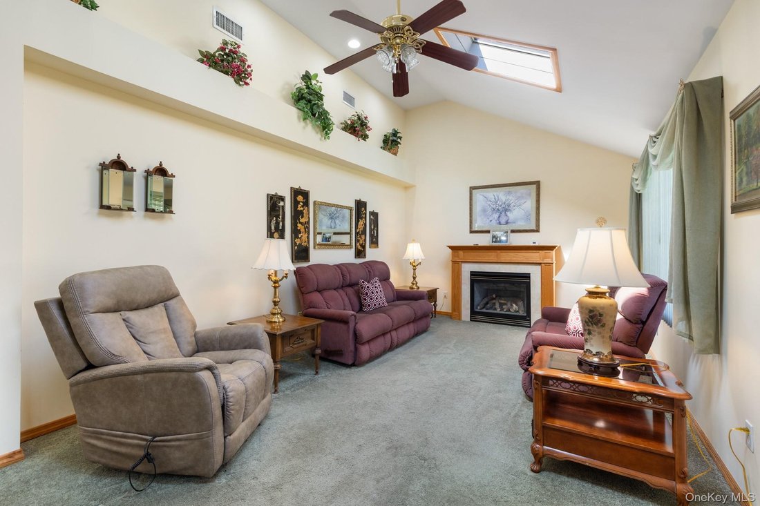 House in Seaford, New York, United States 4 - 18605844