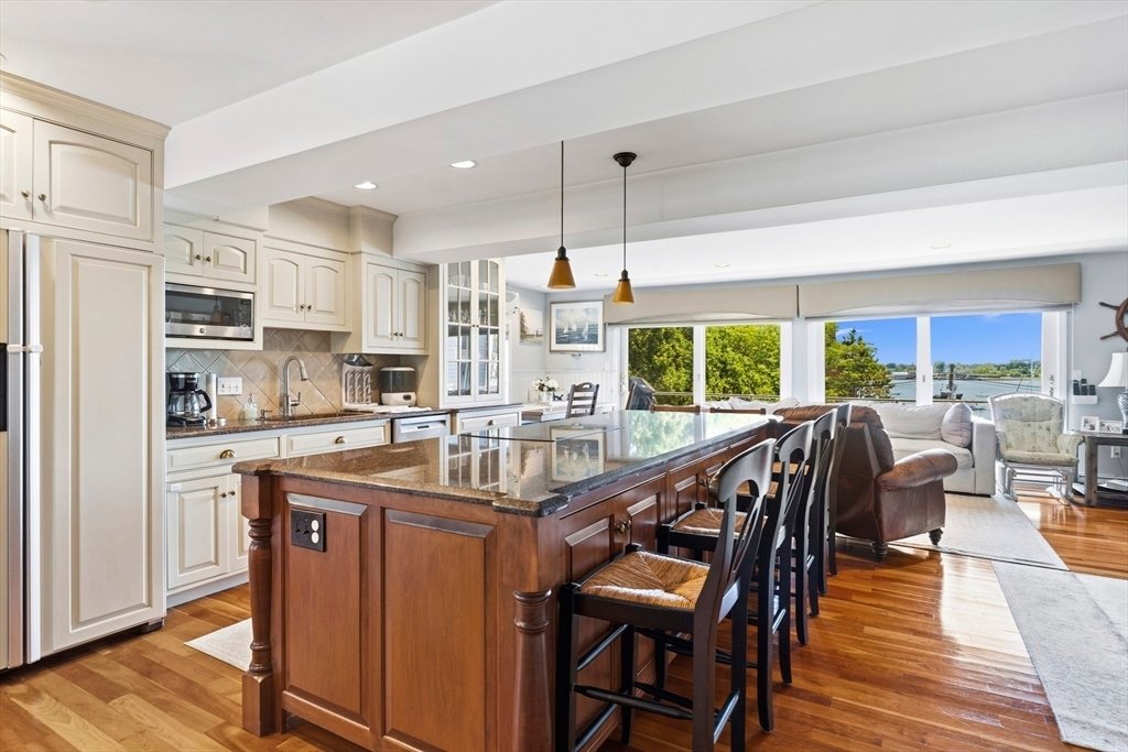 Condo in Beverly, Massachusetts, United States 4 - 18605889