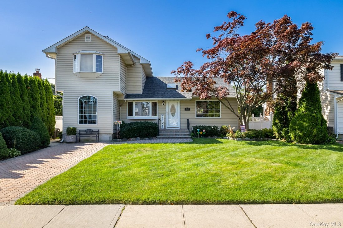 House in Seaford, New York, United States 1 - 18605844