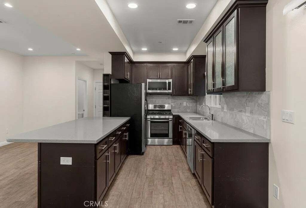 Townhouse in Los Angeles, California, United States 5 - 18605581