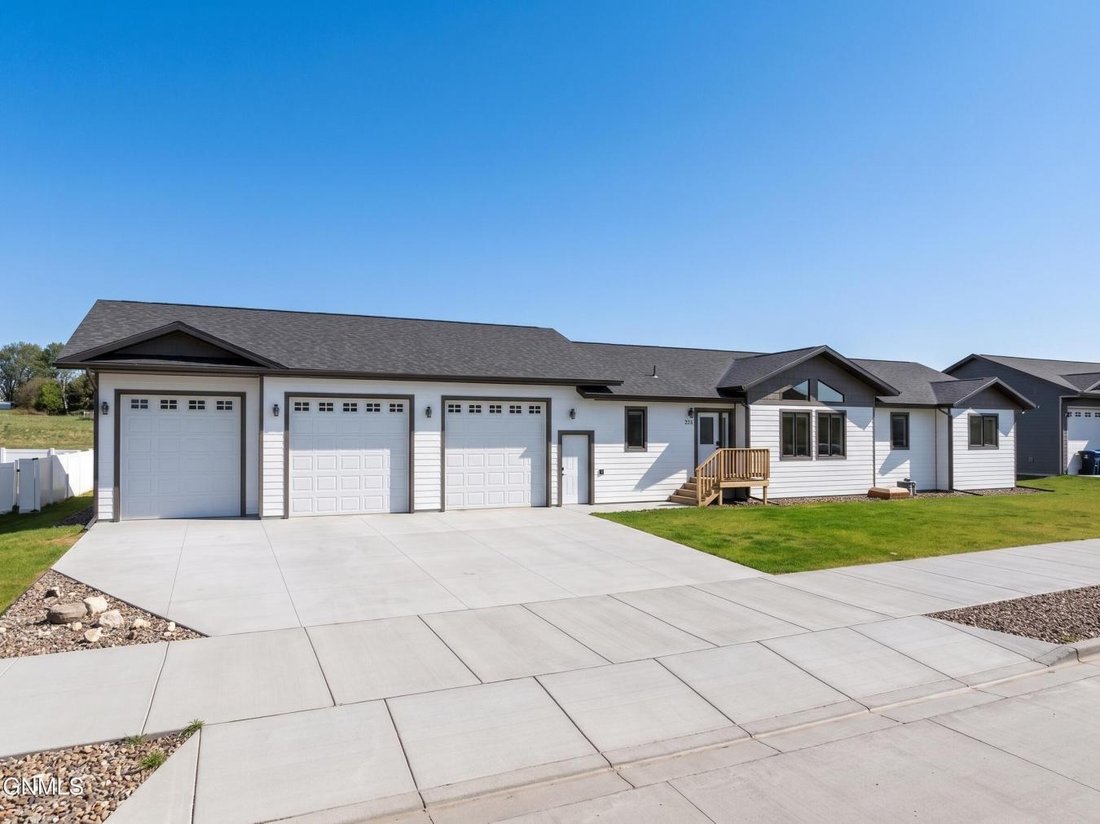 House in Watford City, North Dakota, United States 2 - 18606683