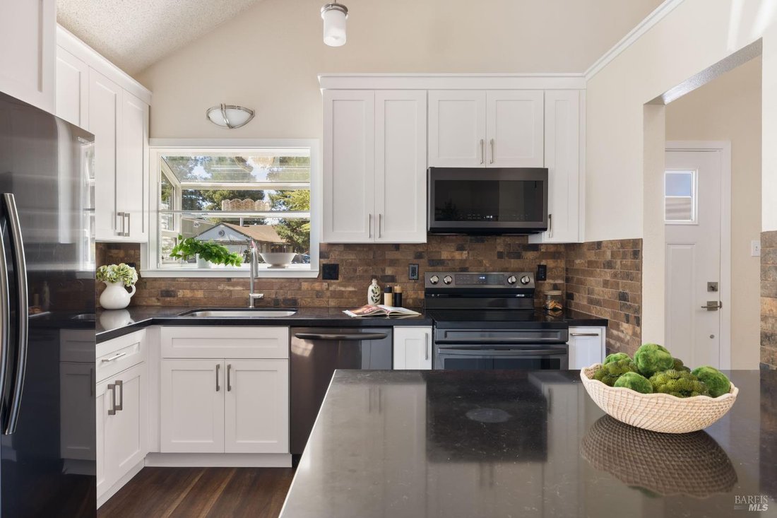 House in Petaluma, California, United States 3 - 18605995