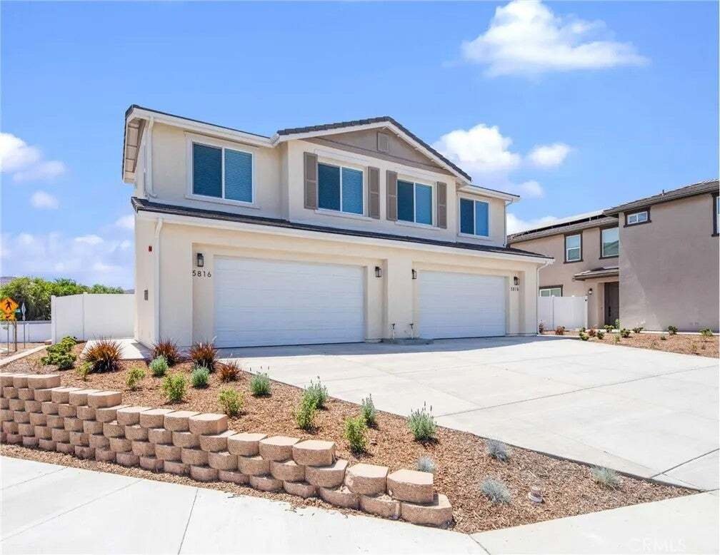 Riverside, California, United States 1 - 18605567