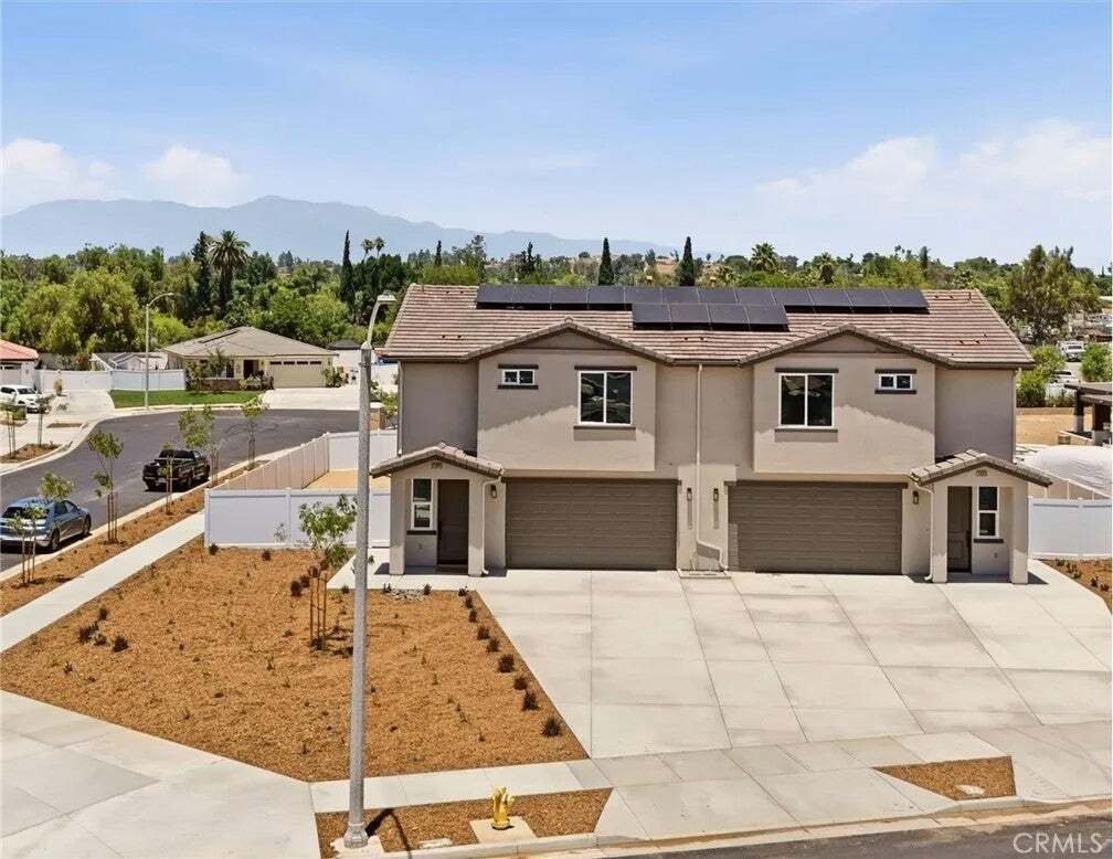 Riverside, California, United States 3 - 18605567