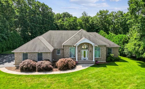 House in Southington, Connecticut, United States 1