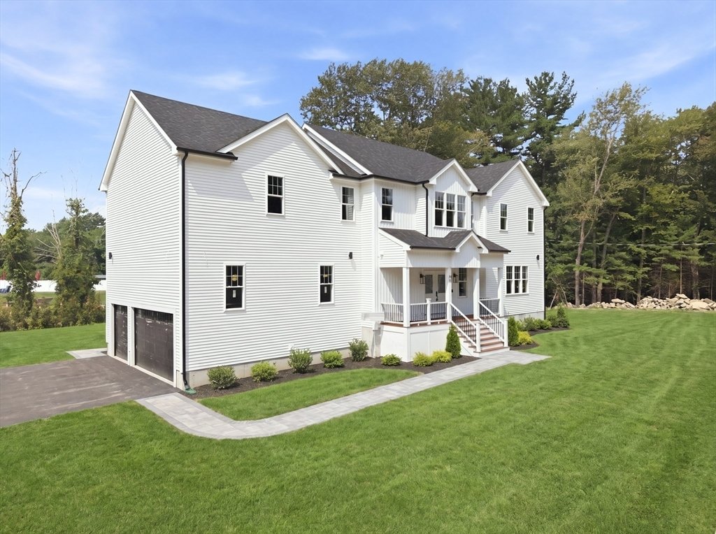 Holliston, Massachusetts, United States 2 - 18606128