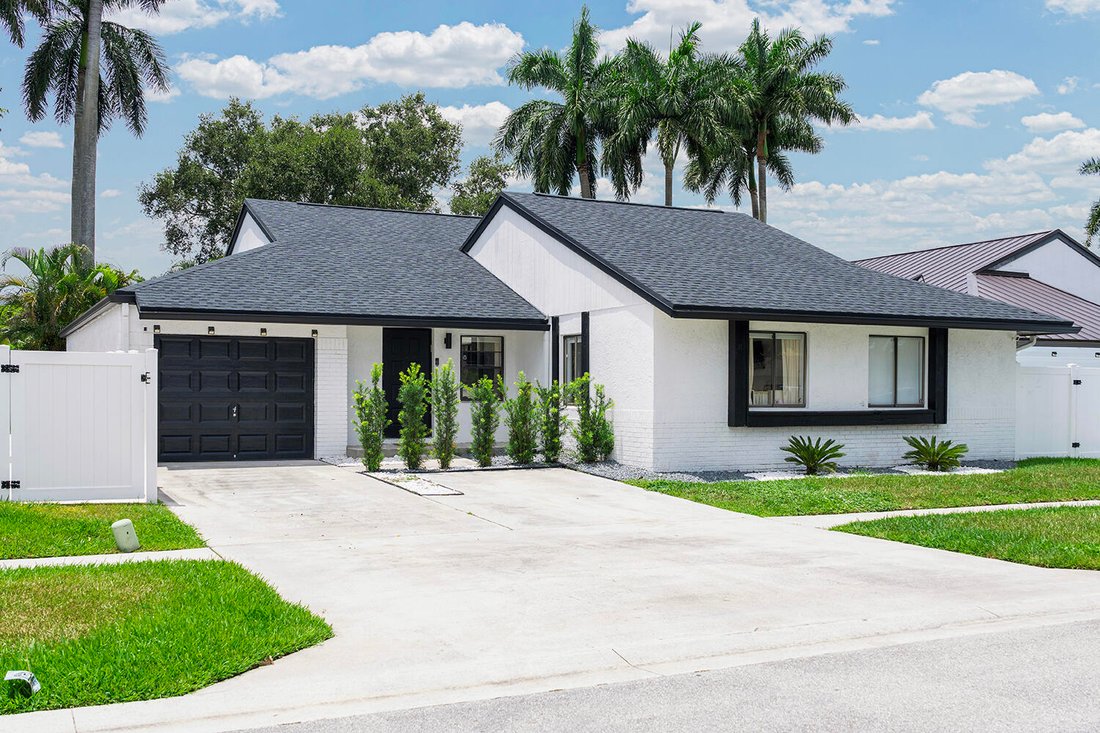 Boca Raton, Florida, United States 3 - 18605863
