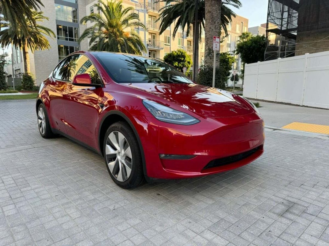 Suv in Newport Beach, CA, United States 4 - 18595243