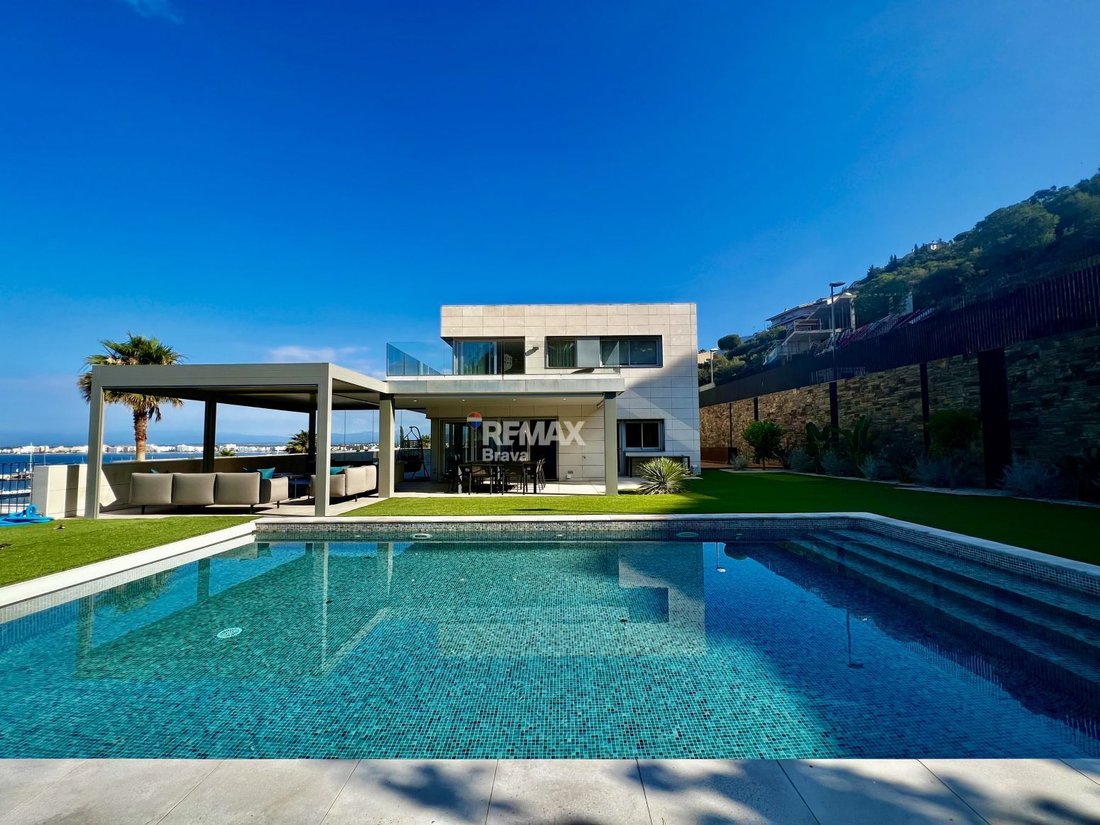 Villa in Roses, Catalonia, Spain 4 - 18606159