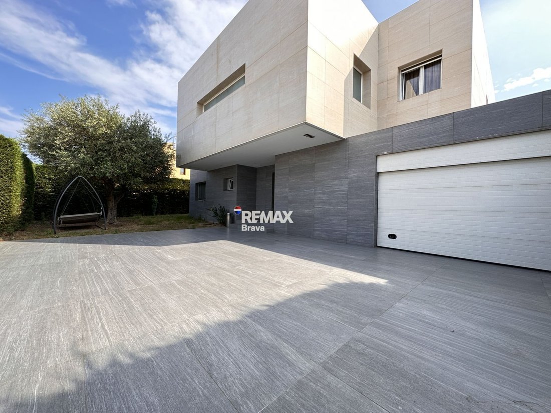 Villa in Empuriabrava, Catalonia, Spain 4 - 18606115