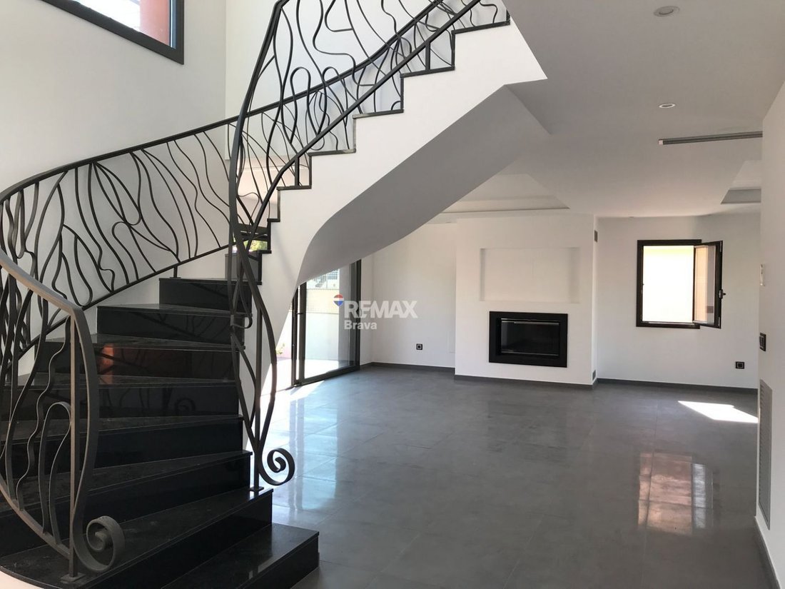 Villa in Roses, Catalonia, Spain 2 - 18605905