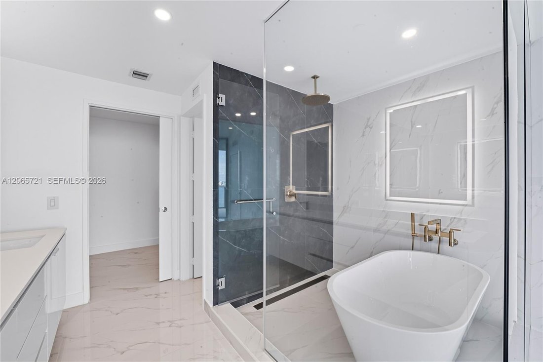 Condo in Miami, Florida, United States 5 - 18606462
