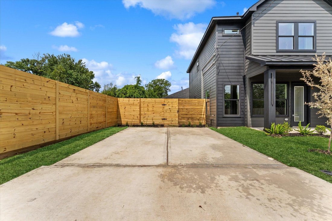 Houston, Texas, United States 4 - 18605520