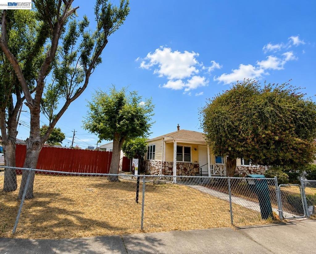 House in San Leandro, California, United States 2 - 18605691
