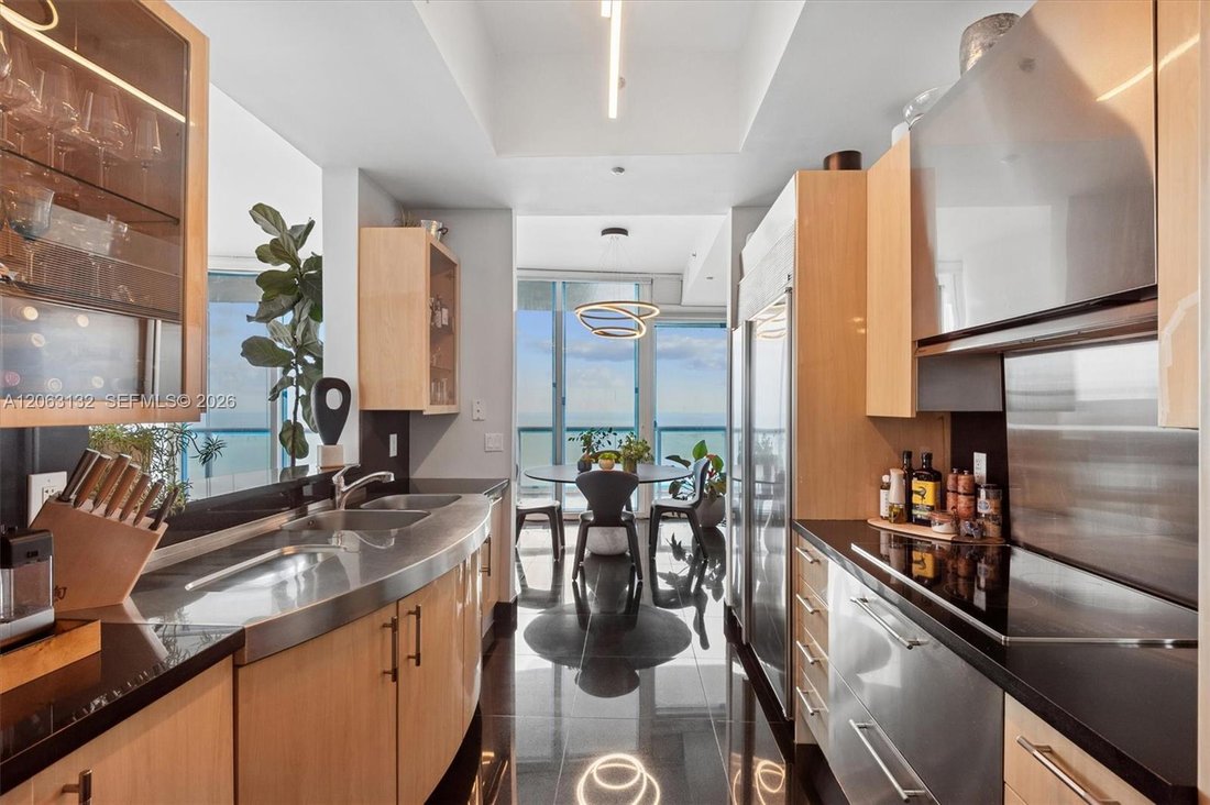 Condo in Miami Beach, Florida, United States 5 - 18606308
