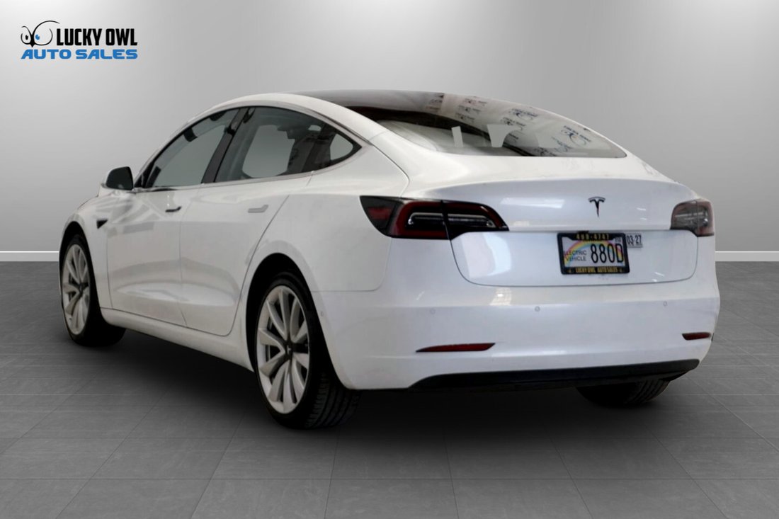 Sedan in Honolulu, HI, United States 5 - 18118095