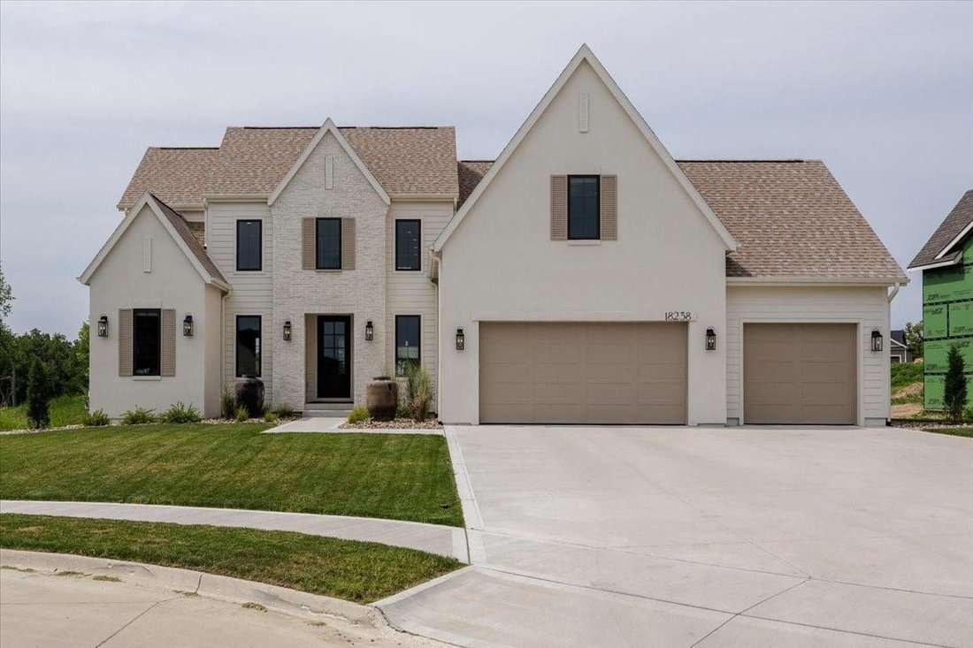 House in Urbandale, Iowa, United States 1 - 18606058