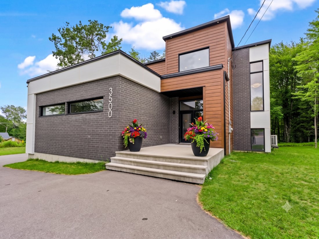 House in Sherbrooke, Quebec, Canada 1 - 18606664