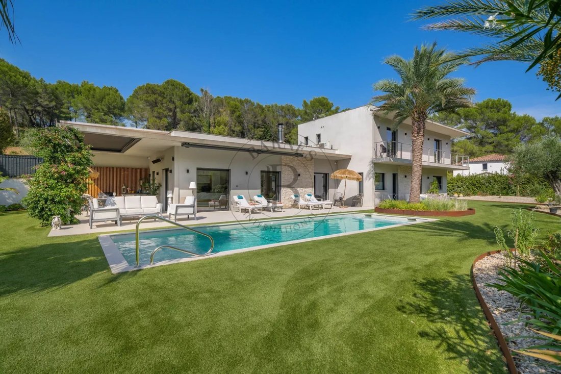 Villa in Mougins, Provence-Alpes-Côte d'Azur, France 1 - 17958063