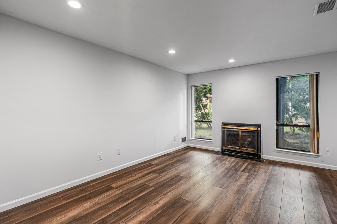 Condo in Roslyn, New York, United States 5 - 18607073