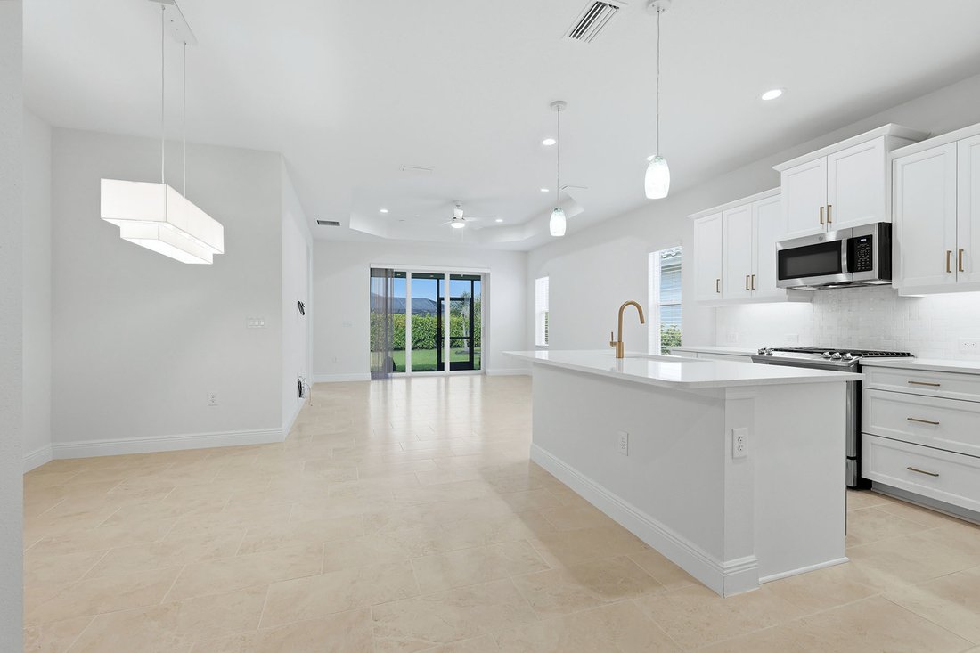 Sarasota, Florida, United States 5 - 18607582